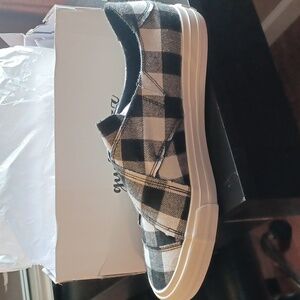 Gypsy jazz plaid slip on. Size 10 *BNIB*